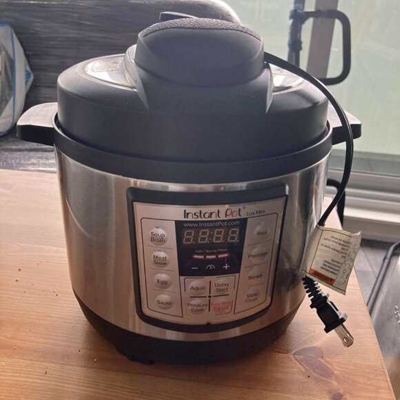 Instant Pot Duo V5 with 14 Smart Programs, 6-qt - Picture 1 of 3